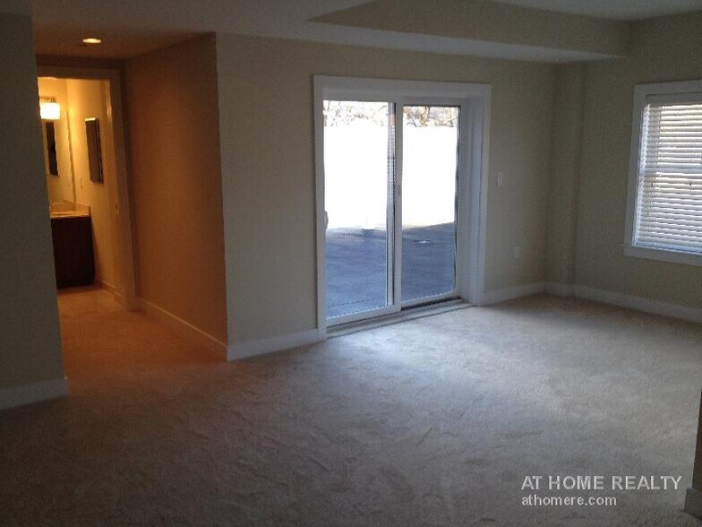 Building Photo - 321 Hammond Pond Pky