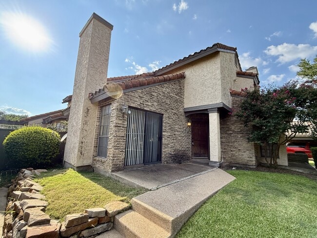 Building Photo - 777 Custer Rd