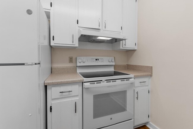 Building Photo - 2188 Claremont Ln