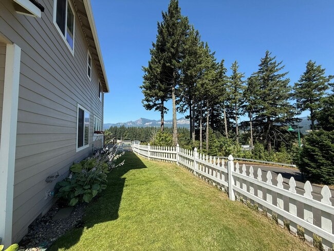 Building Photo - 3 Bedroom House For Rent In Cascade Locks