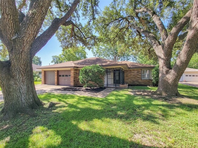 Building Photo - 4602 Redstart St