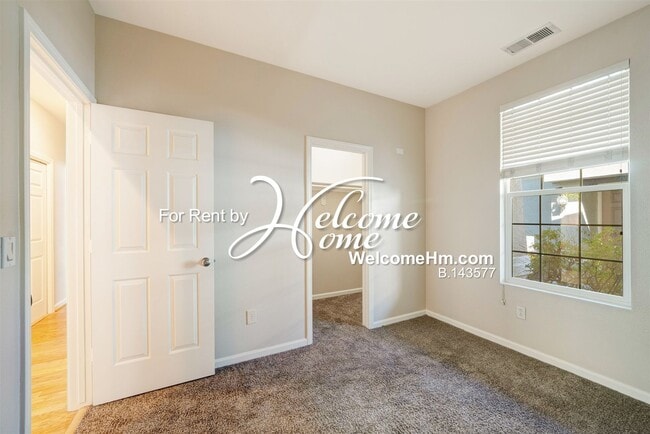 Building Photo - Beautiful Single Story Home In Double Diam...