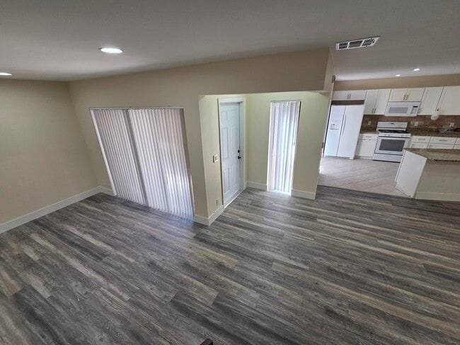 Building Photo - 6274 Seven Springs Blvd