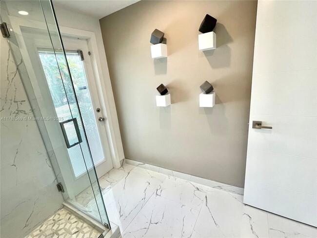 Building Photo - 2424 Tortugas Ln