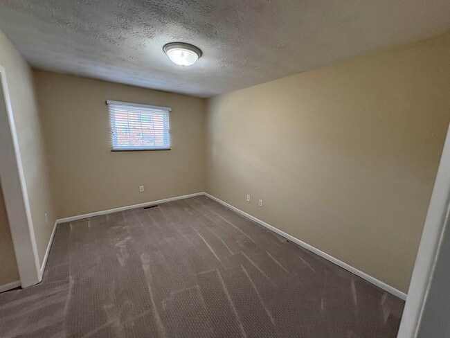 Building Photo - 9 Adkins Ct