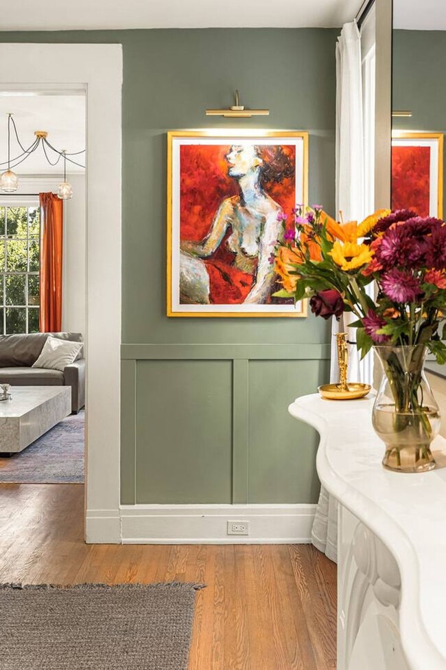 Building Photo - 1326 Broadway-SI ID1324946P