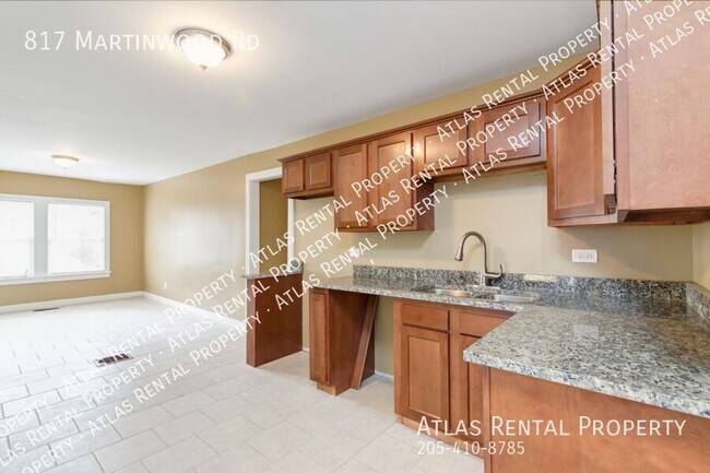 Building Photo - 817 Martinwood Rd