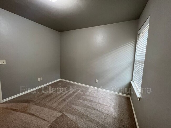 Building Photo - 129 Ashley Dr