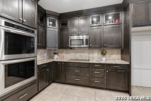 Building Photo - 922 Desert Bluff