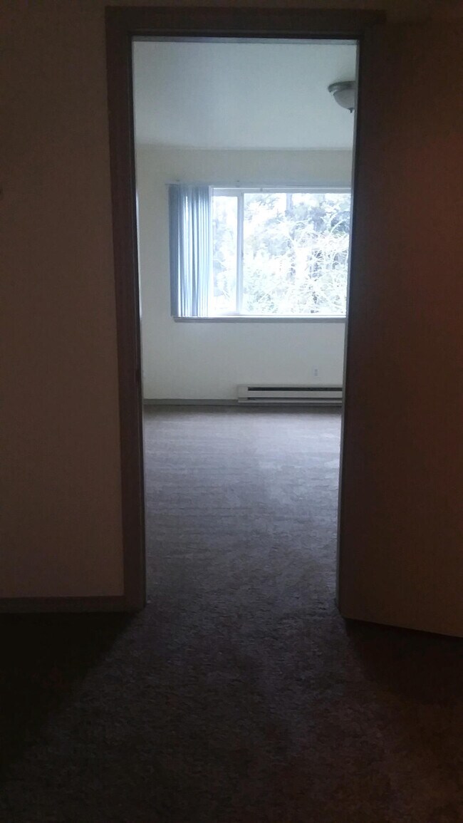 Building Photo - Country Squire Apartments - 2 bedrooms