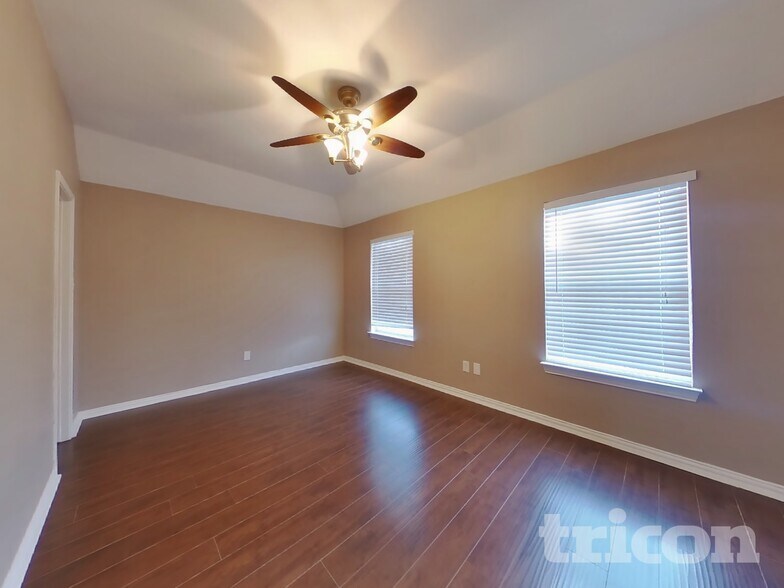 Building Photo - 2205 Starleaf Pl