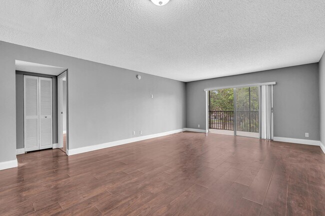 Building Photo - 5961 N Falls Circle Dr