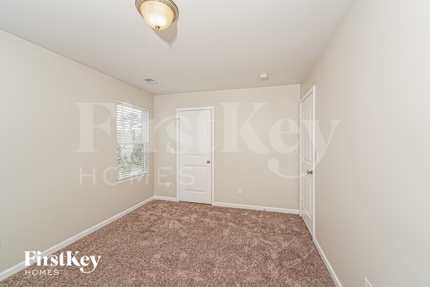 Building Photo - 5069 Bella Ct