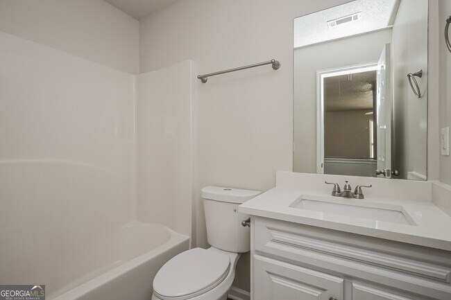 Building Photo - 7773 Newbury Dr