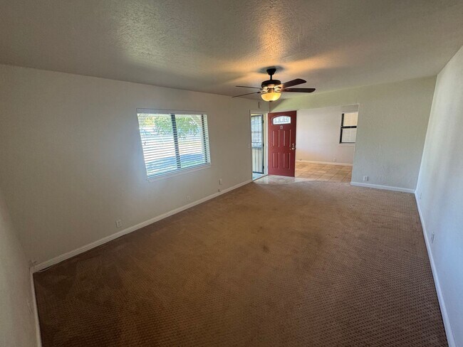 Building Photo - 2720 Larry Ln