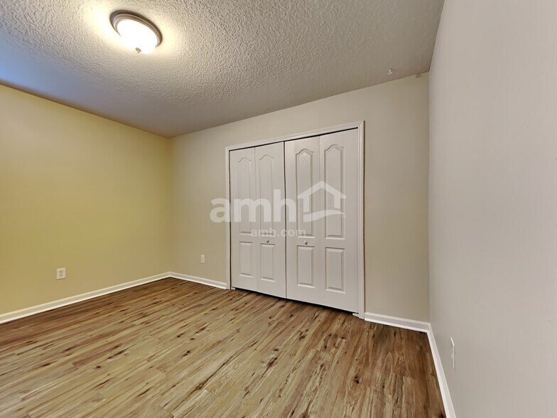 Building Photo - 1433 Heather Ct