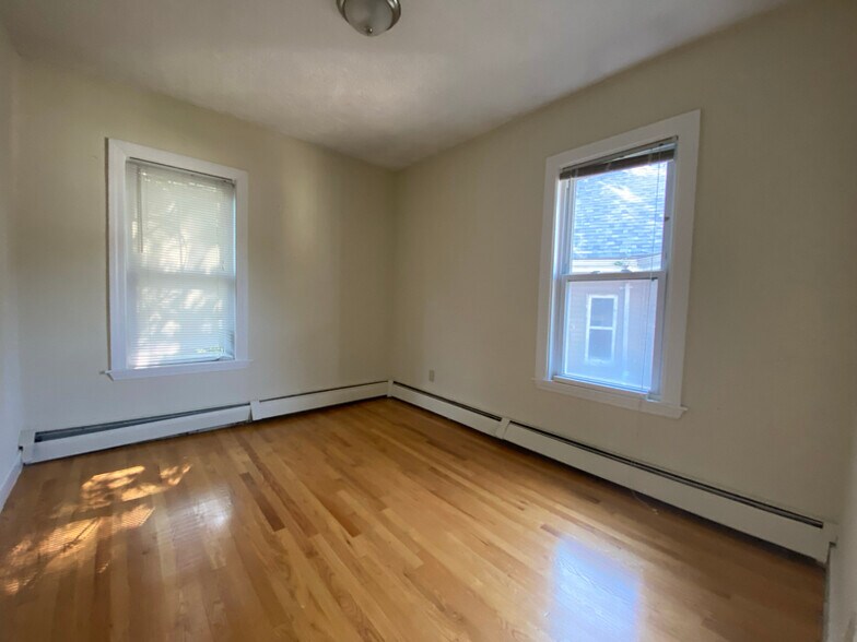 Building Photo - 56 Mozart St