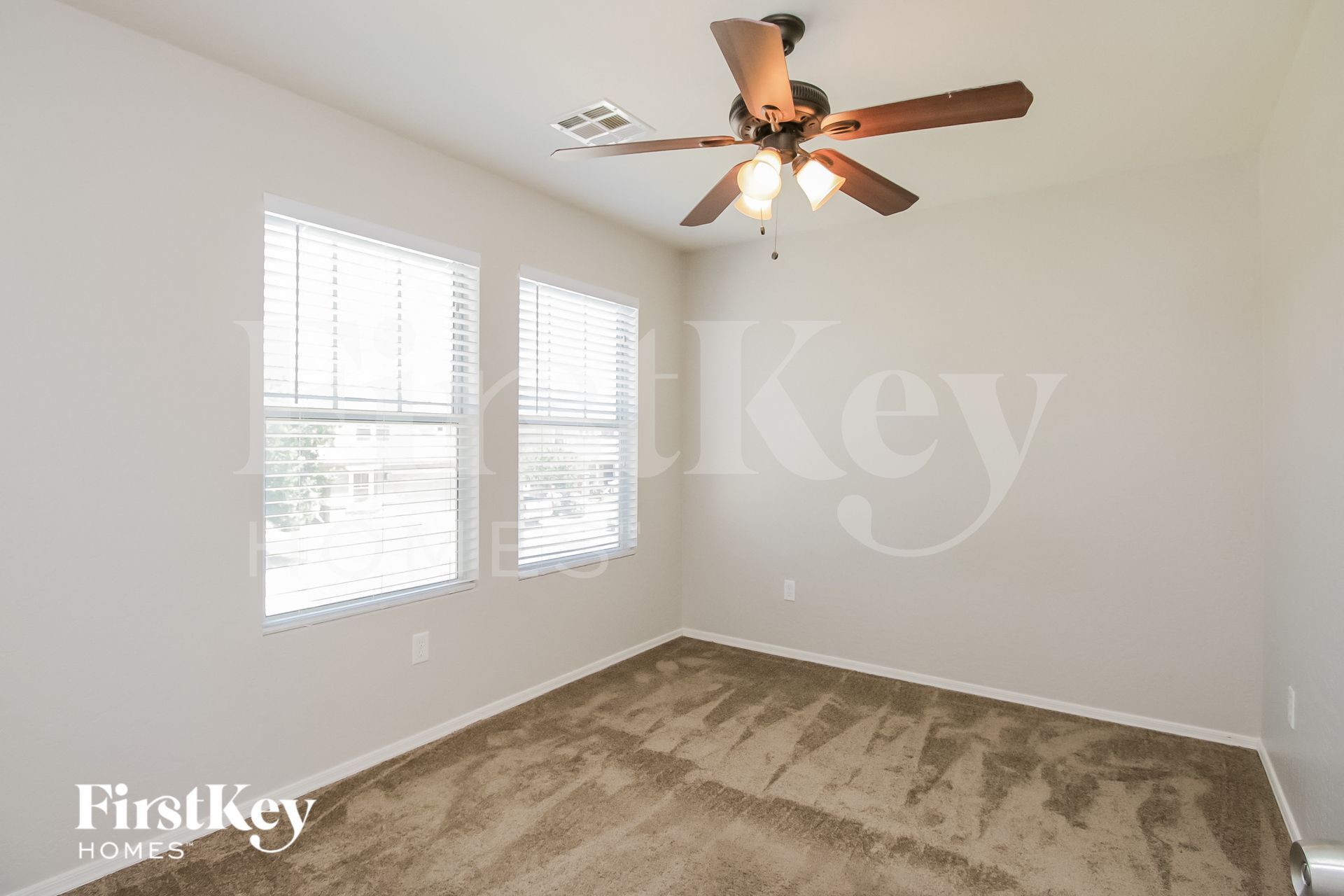 Building Photo - 3941 E Esplanade Ave