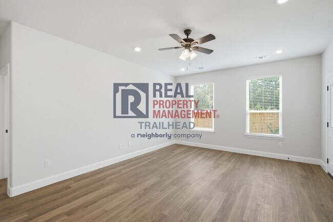 Building Photo - 5805 Barkridge Dr