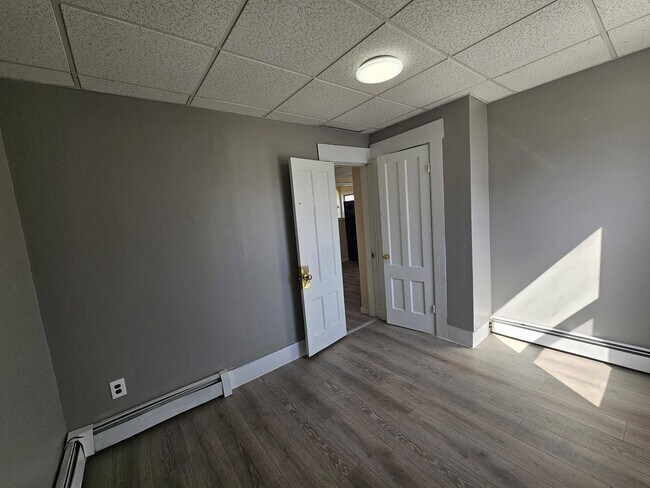 Building Photo - 40 Putnam St