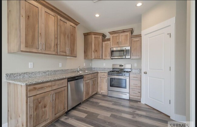 Building Photo - 4 bed 3 bath twinhome in Idaho Falls 2 set...