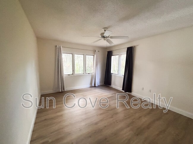 Building Photo - 4518 Ascot Cir S