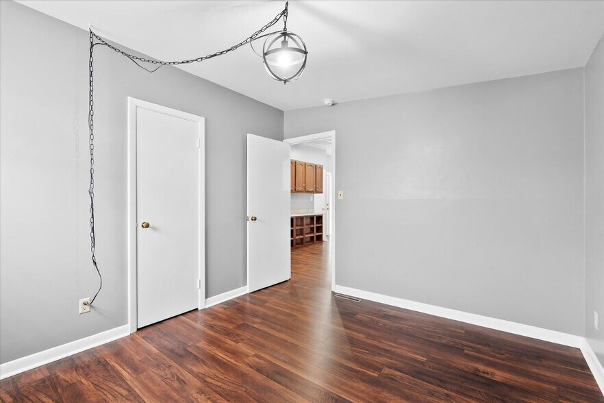 Building Photo - 941 Jamesville Ave