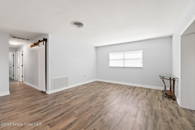 Building Photo - 346 Cyprus Dr