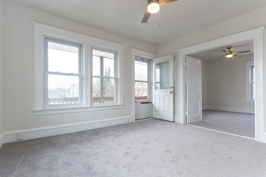 Building Photo - 643 Rathbun St