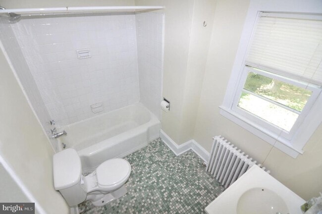 Building Photo - 204 Bellview Ave