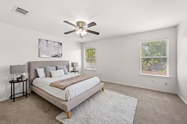 Building Photo - 525 Meadow Park Dr