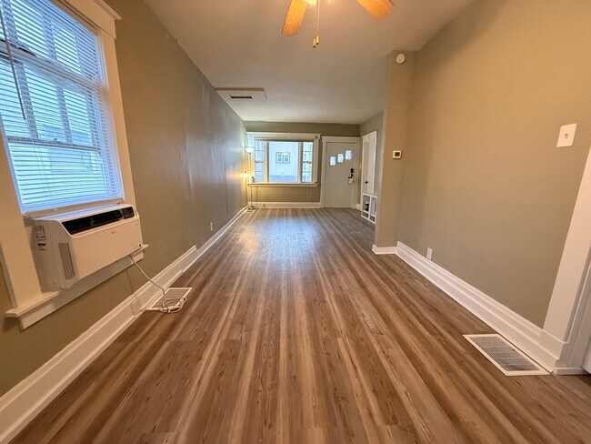 Building Photo - 6 W 30th St