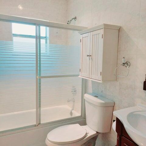 Building Photo - 767 Burgundy B