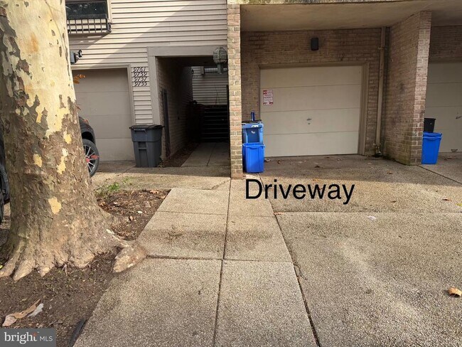 Building Photo - 9759 Lake Shore Dr