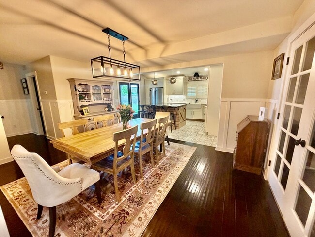 Building Photo - Gorgeous 4 Bedroom Home!!