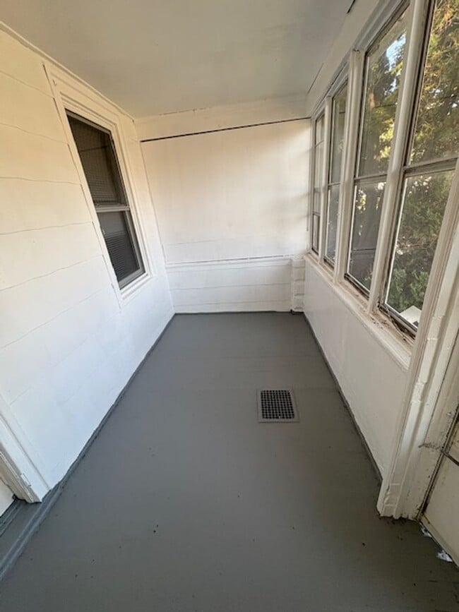 Building Photo - 2 Bedroom / 1 bathroom House in Peoria, IL