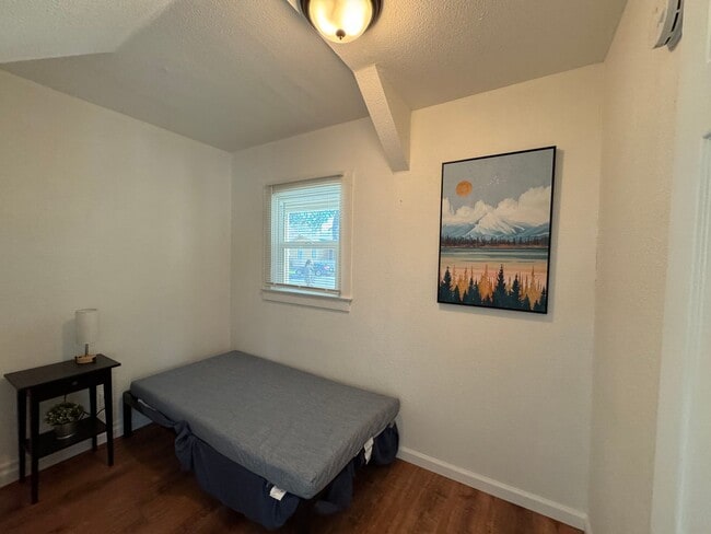 Building Photo - Downtown Sacramento 2 Bedroom, 1 Bath 850 sqft. Townhome for Lease.