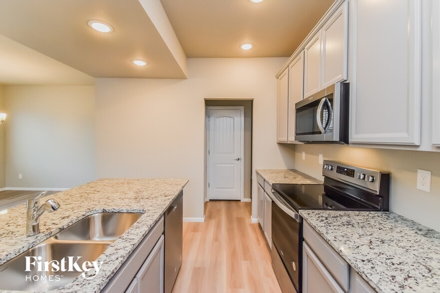 Building Photo - 11179 Murrelet Dr