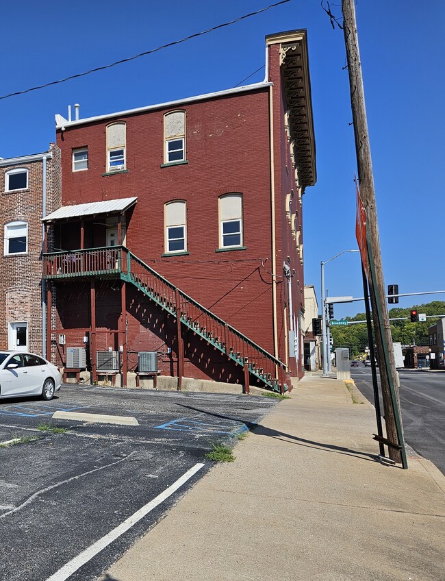 Building Photo - 301 Broadway