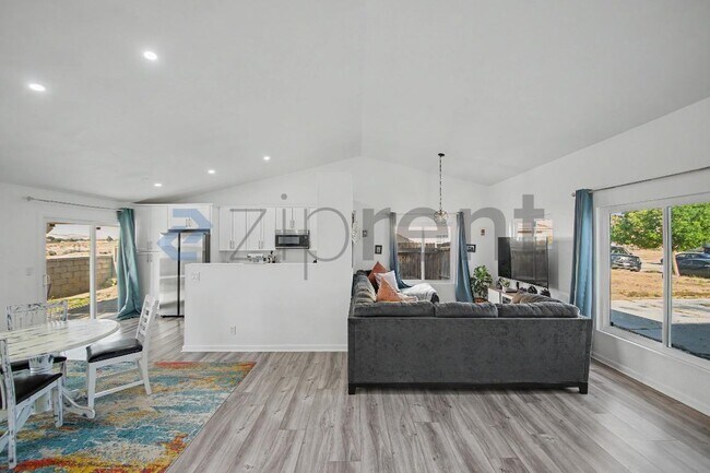 Building Photo - Unit