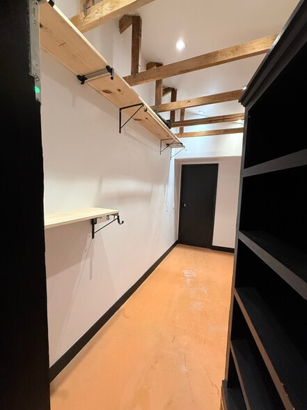 Building Photo - 5525 Vida Ave