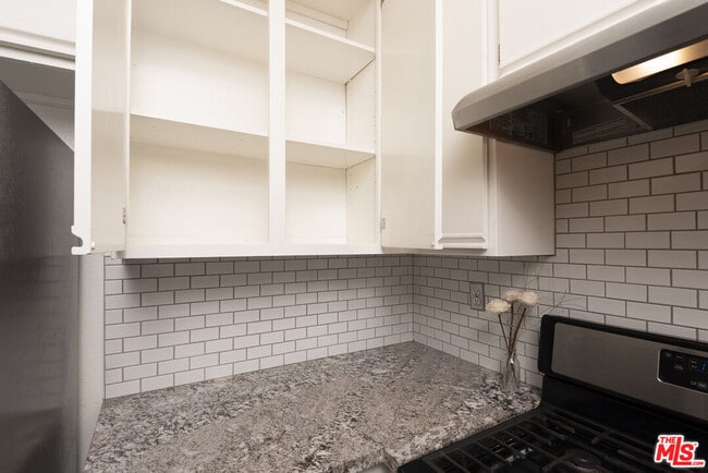 Building Photo - 13801 Oxnard St