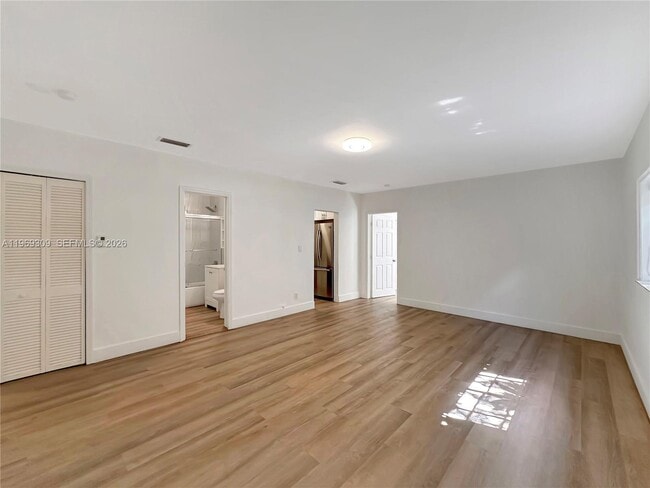 Building Photo - 969 Bay Dr