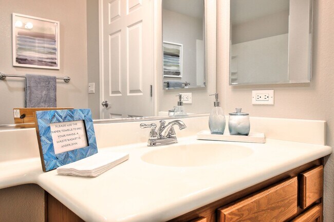 Building Photo - Luxury 2-Bedroom Monte Vista Condo with Downtown Views & Monthly House Cleaning Included