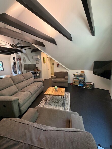 Building Photo - 3625 Woodside Dr