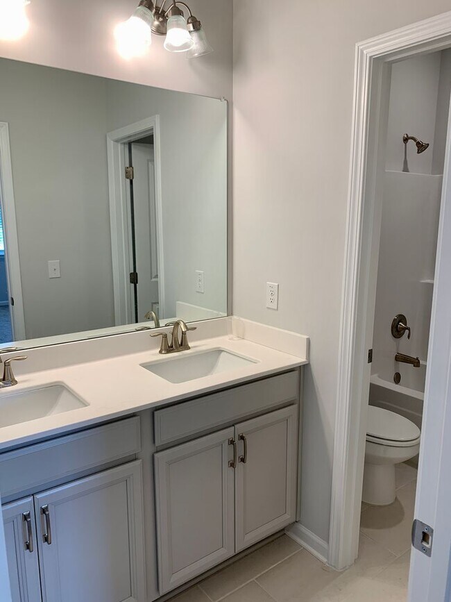 Building Photo - 600 Cunninghame Ct