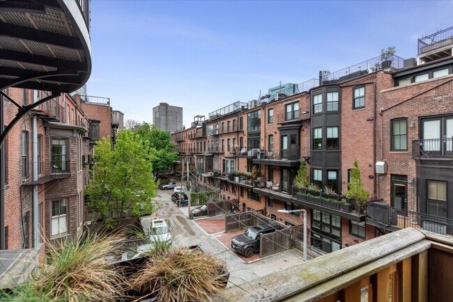 Building Photo - 93 Pembroke St
