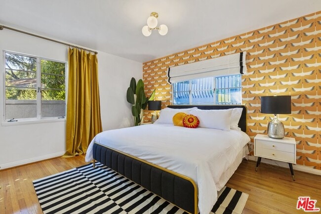 Building Photo - 2867 Beachwood Dr