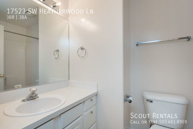 Building Photo - Spacious Sherwood Townhouse!