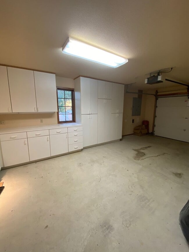 Building Photo - Quaint Country Living (APP#143)